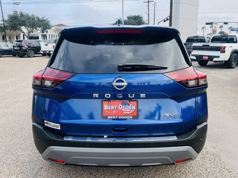 Used 2022 Nissan Rogue SV image 5