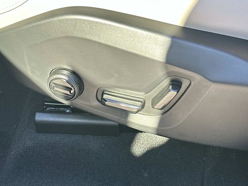 New 2026 Volvo XC60 B5 Plus w/ Climate Package image 14