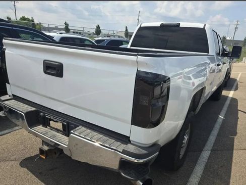 Used 2018 Chevrolet Silverado 2500 W/T w/ WT Convenience Package AWD/4WD image 4