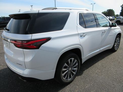 Certified 2022 Chevrolet Traverse Premier w/ LPO, Floor Liner Package AWD/4WD image 5