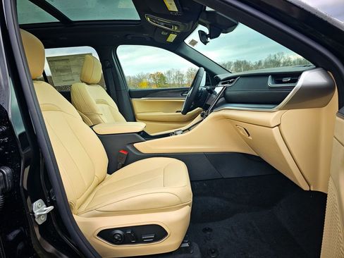 New 2025 Jeep Grand Cherokee Limited image 43