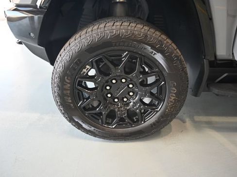New 2026 GMC Hummer EV SUV w/ LPO, Dark Essentials Package AWD/4WD image 36