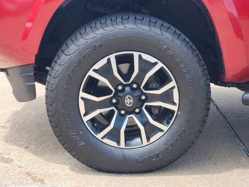 Used 2021 Toyota Tacoma TRD Sport w/ Technology Package RWD image 8