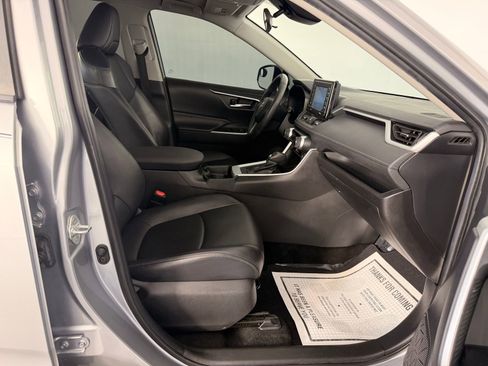 Used 2020 Toyota RAV4 XLE Premium FWD image 34