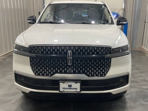 Used 2025 Lincoln Navigator L Reserve AWD/4WD image 5