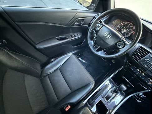 Used 2017 Honda Accord Sport image 11