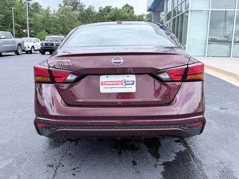Used 2025 Nissan Altima 2.5 SV FWD image 8