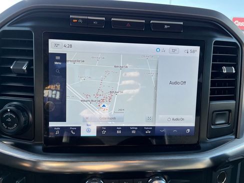 Used 2023 Ford F150 Lariat w/ Trailer Tow Package image 27