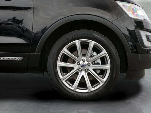 Used 2017 Ford Explorer Limited w/ Equipment Group 303A AWD/4WD image 9