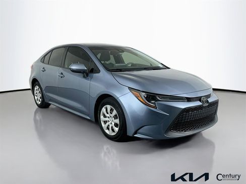 Used 2020 Toyota Corolla LE image 3