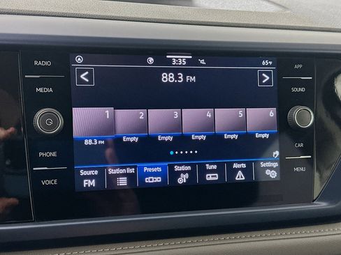 Used 2024 Volkswagen Taos SE image 19