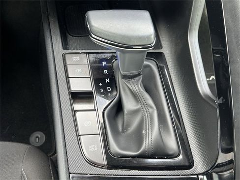 Certified 2025 Hyundai Elantra SEL image 17