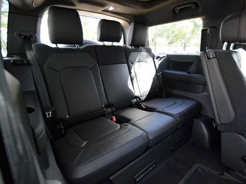 Used 2025 Land Rover Defender 130 V8 AWD/4WD image 65