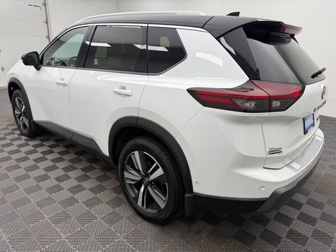Used 2024 Nissan Rogue SL w/ SL Premium Package AWD/4WD image 12