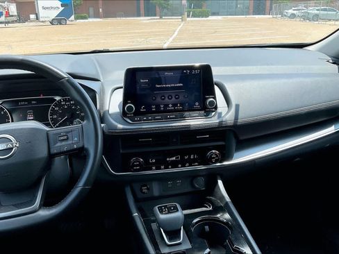 Used 2025 Nissan Rogue SV AWD/4WD image 14