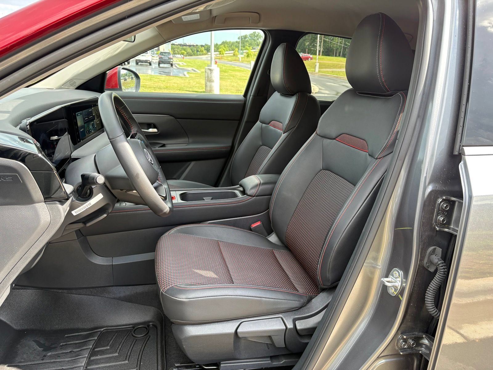 Used 2025 Nissan Kicks SR AWD/4WD image 26