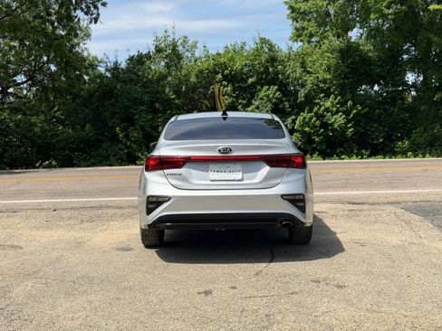 Used 2019 Kia Forte LXS FWD image 3