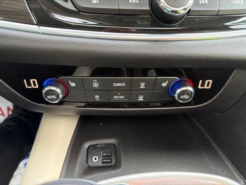 Used 2021 Buick Enclave Essence w/ Sound and Sites Package AWD/4WD image 31