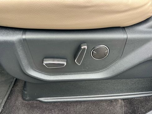 Used 2022 Ford Expedition Limited image 24