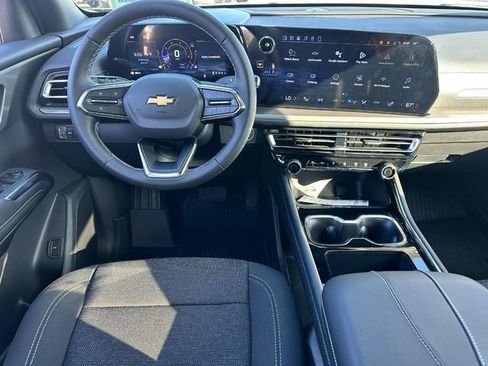New 2026 Chevrolet Traverse LT w/ LPO, Floor Liner Package FWD image 7