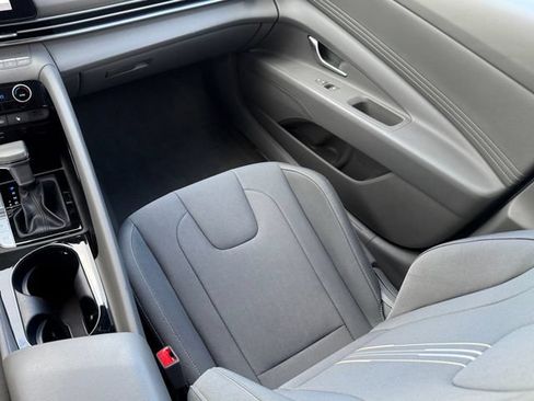 Used 2025 Hyundai Elantra SEL FWD image 20
