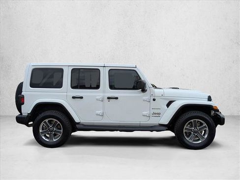 Used 2019 Jeep Wrangler Unlimited Sahara AWD/4WD image 4