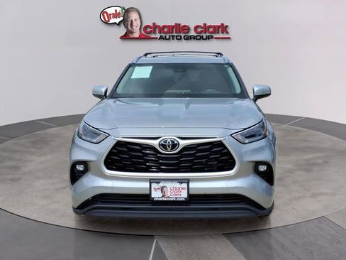 Used 2021 Toyota Highlander XLE FWD image 8