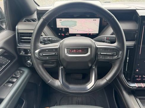 Used 2025 GMC Yukon XL AT4 AWD/4WD image 12