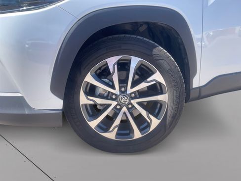 Used 2023 Toyota Corolla Cross XLE w/ Convenience Package image 9