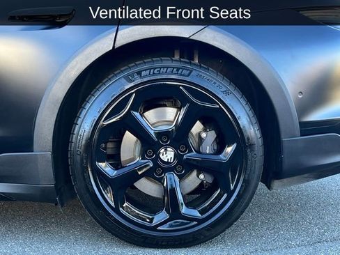 Used 2022 Porsche Taycan 4 Cross Turismo w/ Premium Package image 16