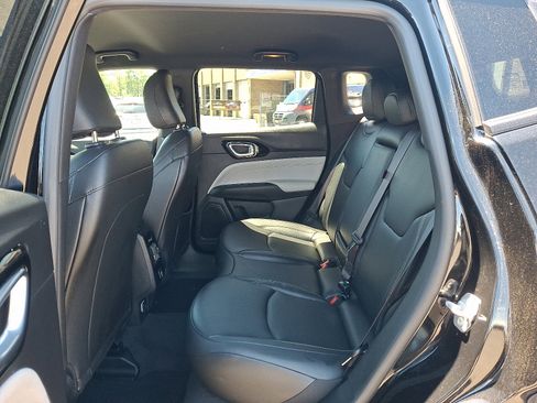 Used 2025 Jeep Compass Limited AWD/4WD image 11
