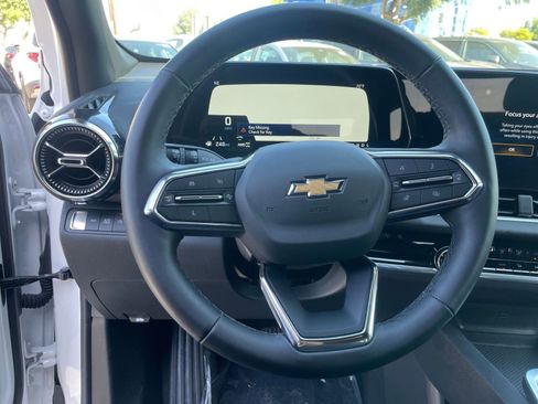 Used 2025 Chevrolet Equinox LT image 28