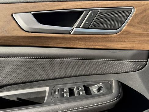 Used 2025 Volkswagen Atlas SE image 20