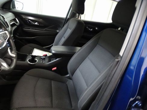 Certified 2022 GMC Terrain SLE w/ Driver Convenience Package image 2