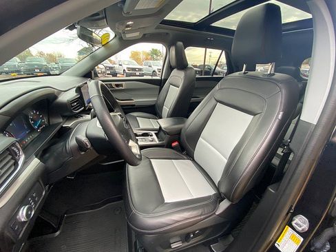 Certified 2022 Ford Explorer XLT w/ Equipment Group 202A image 26