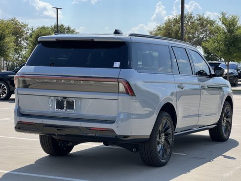 New 2025 Lincoln Navigator L Reserve w/ Jet Appearance Package image 9
