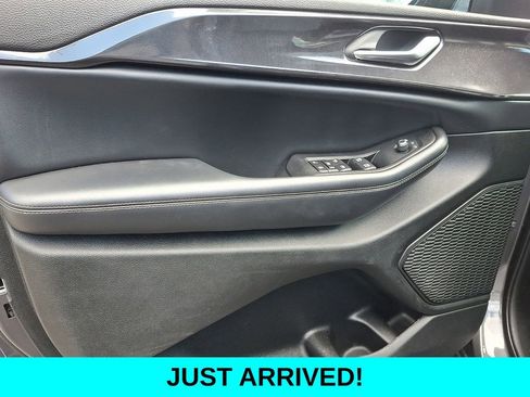 Used 2023 Jeep Grand Cherokee L Laredo image 15