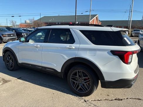 Used 2025 Ford Explorer ST image 5