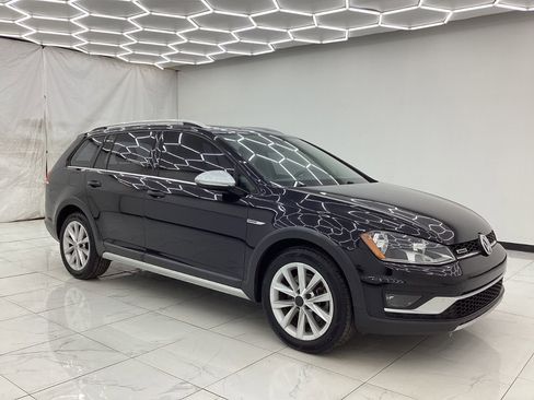 Used 2017 Volkswagen Golf Alltrack S image 7