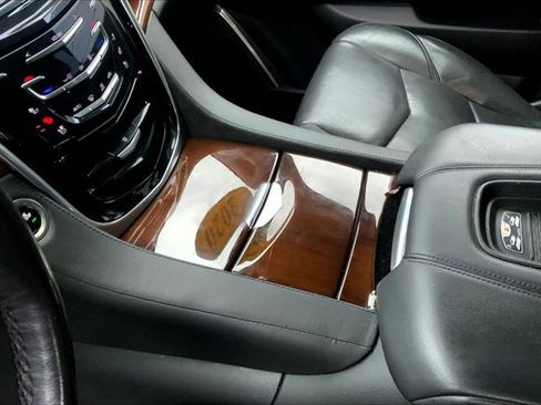 Used 2020 Cadillac Escalade Luxury image 16