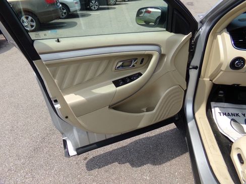 Used 2016 Ford Taurus SE image 8