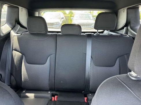 Used 2021 Jeep Renegade Latitude image 22