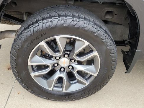 Used 2024 Chevrolet Silverado 1500 LT AWD/4WD image 6