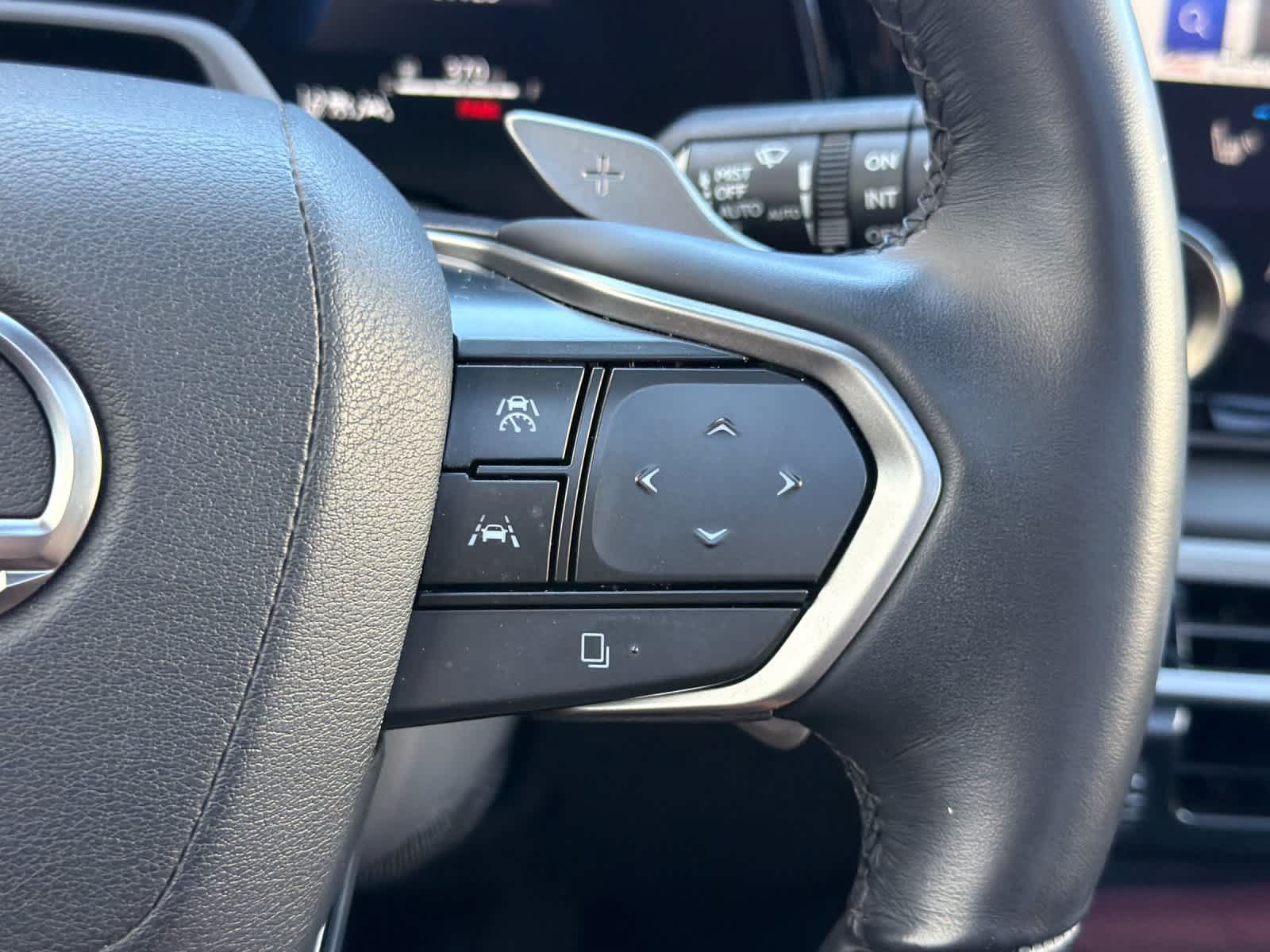 Certified 2025 Lexus RX 450h AWD w/ Convenience Package image 28