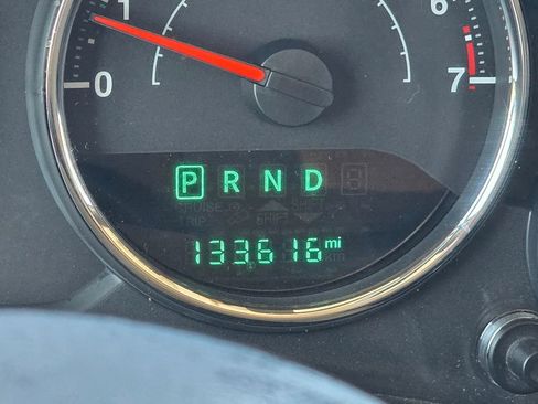 Used 2018 Jeep Wrangler Sahara w/ Connectivity Group AWD/4WD image 37