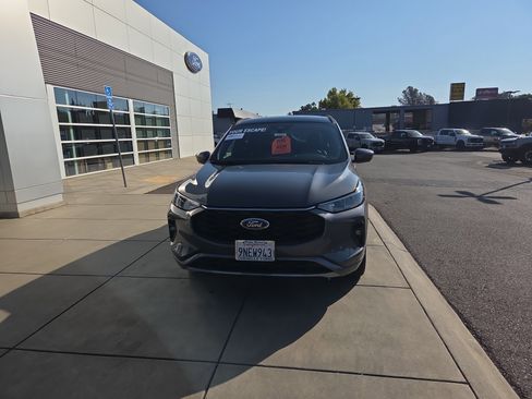 Used 2023 Ford Escape ST-Line Select w/ Tech Pack #2 image 8