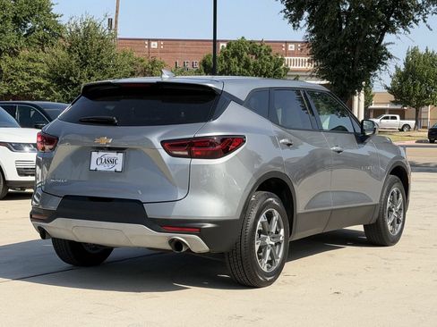Used 2025 Chevrolet Blazer LT FWD image 4
