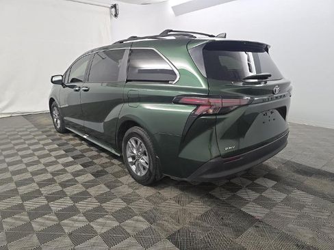 Used 2025 Toyota Sienna XLE FWD image 6