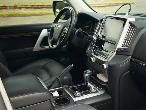 Used 2019 Toyota Land Cruiser AWD/4WD image 38