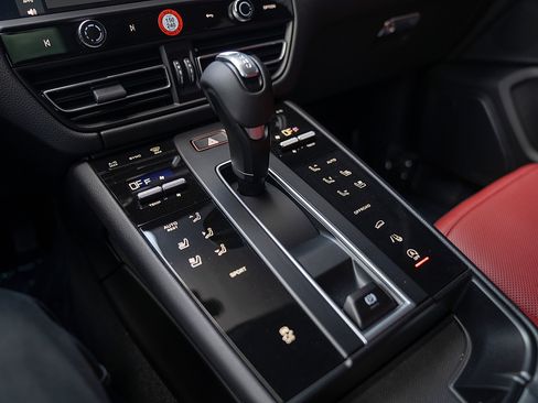 Certified 2026 Porsche Macan AWD/4WD image 14